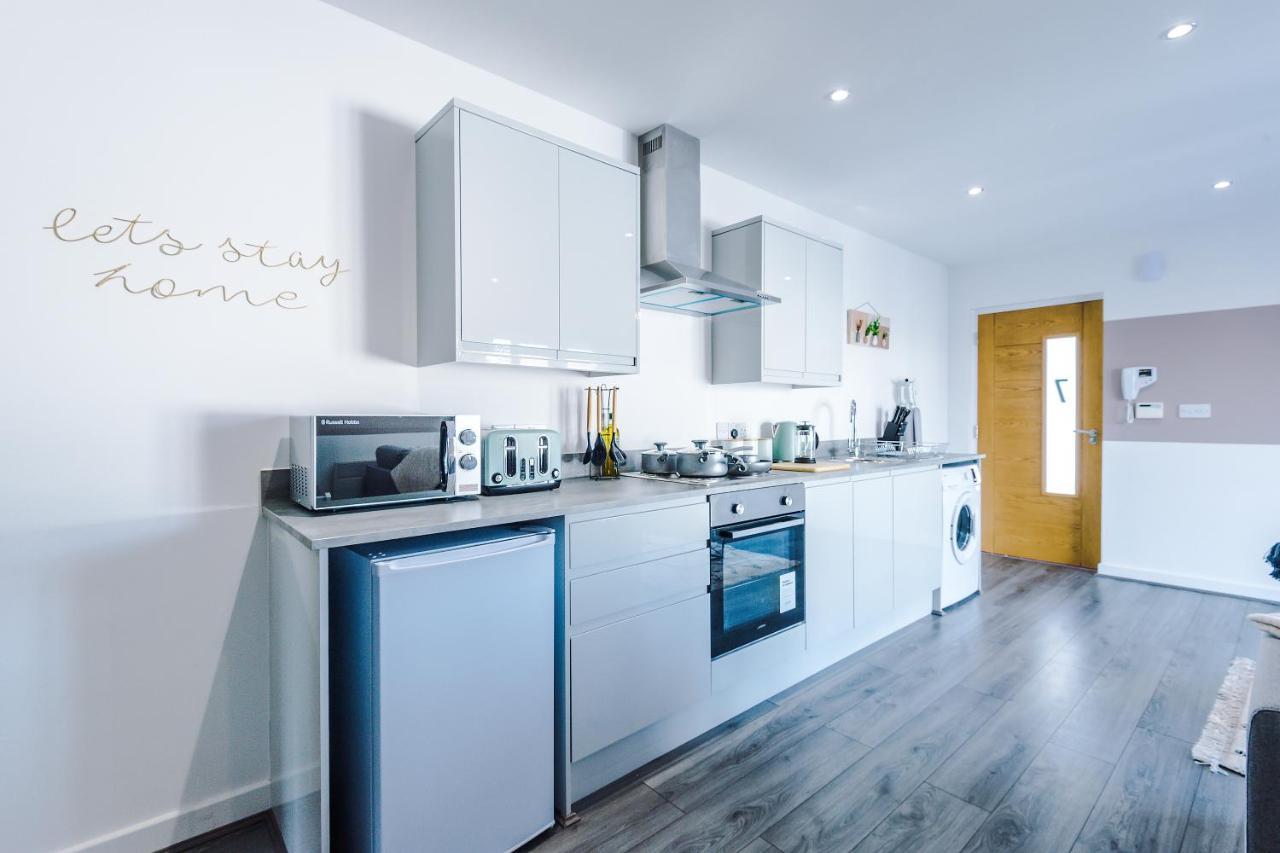 Stunning 2 Bed Apt By Greenstay Serviced Accommodation - Located In Formby Village - Perfect For Short & Long Stays - Couples, Friends & Families & Business Travellers All Welcome - Dog Friendly - 7 ภายนอก รูปภาพ