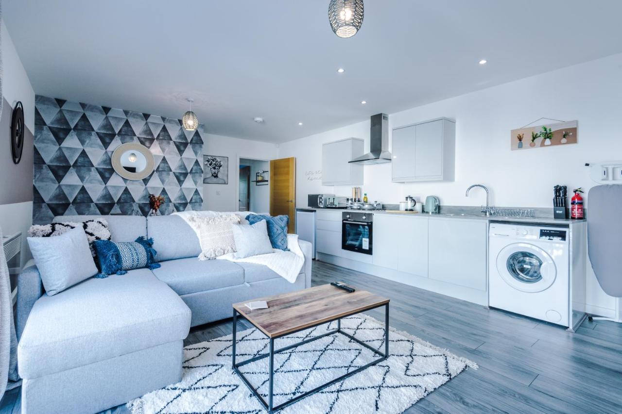 Stunning 2 Bed Apt By Greenstay Serviced Accommodation - Located In Formby Village - Perfect For Short & Long Stays - Couples, Friends & Families & Business Travellers All Welcome - Dog Friendly - 7 ภายนอก รูปภาพ